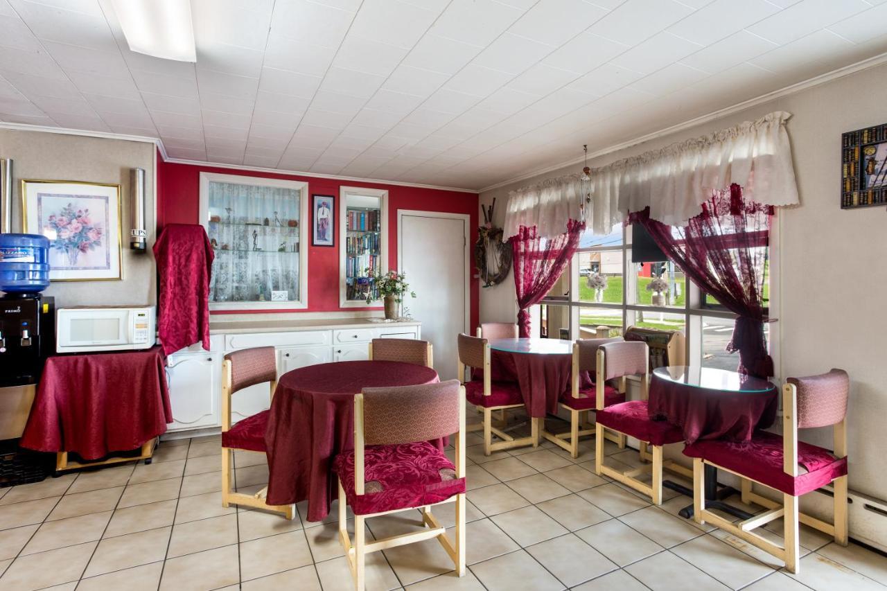 Malone Inn Extérieur photo