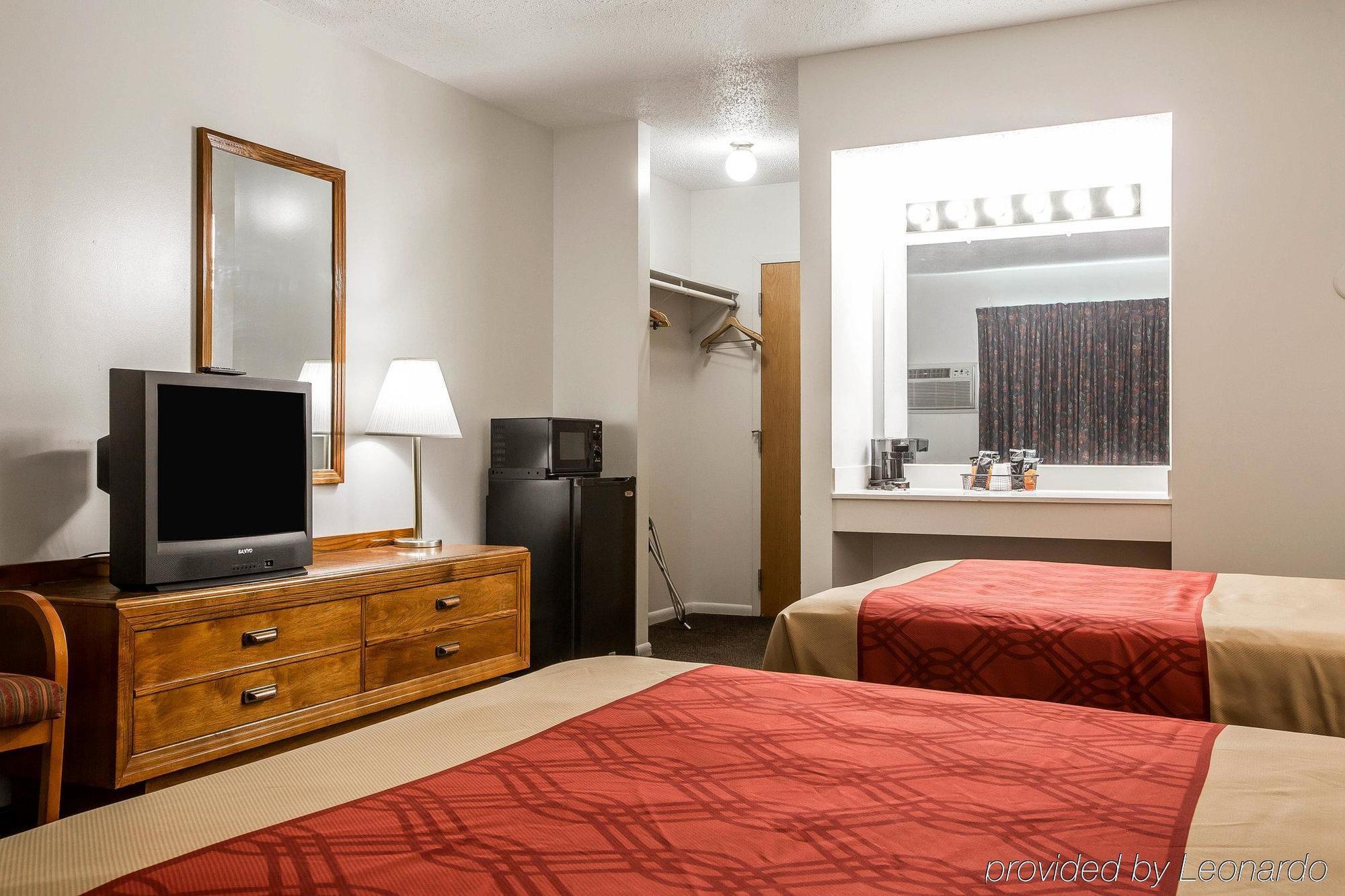 Malone Inn Extérieur photo